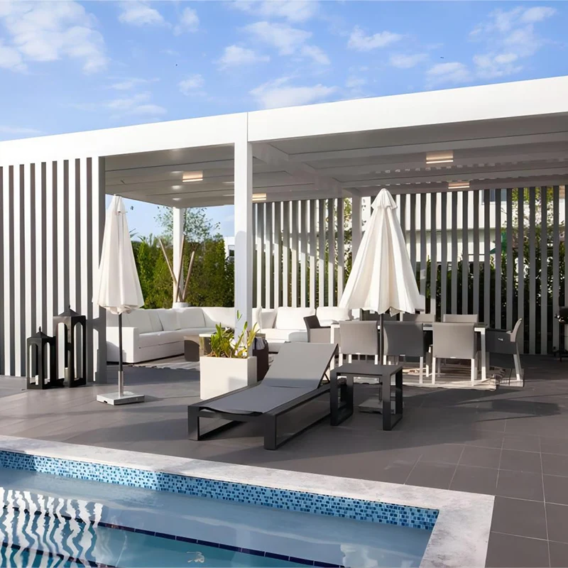 Erstellen eines transparenten Wohnraums im Freien für alle Jahreszeiten | Terrasse Cover + andere Outdoor -Möbelkombination Realer Szenepräsentation