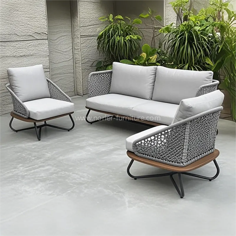 Moderne Aluminiumrahmen -Teakbasis -Sofa im Freien im Freien