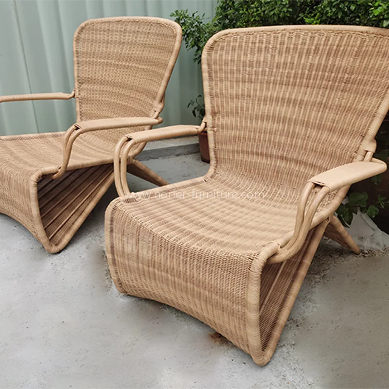 Moderner einfacher wasserdichter Rattan -Stuhl im Freien im Freien