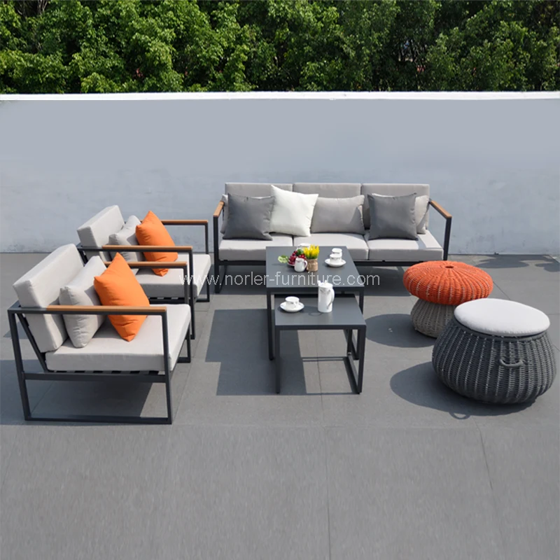 Aluminiumrahmen im Freien aus Aluminium -Teakholz -Armlehnen -Schnittsofa