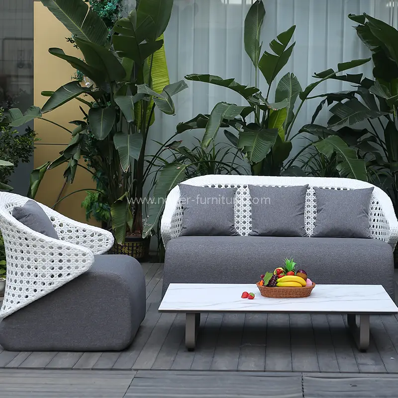 Aluminiumrahmen im Freien weiße handgewebte Rattan -Rückenlehne -Sofa