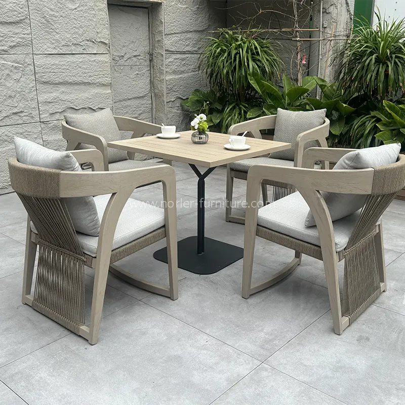 Square Couchtisch aus dem Außenpreis
