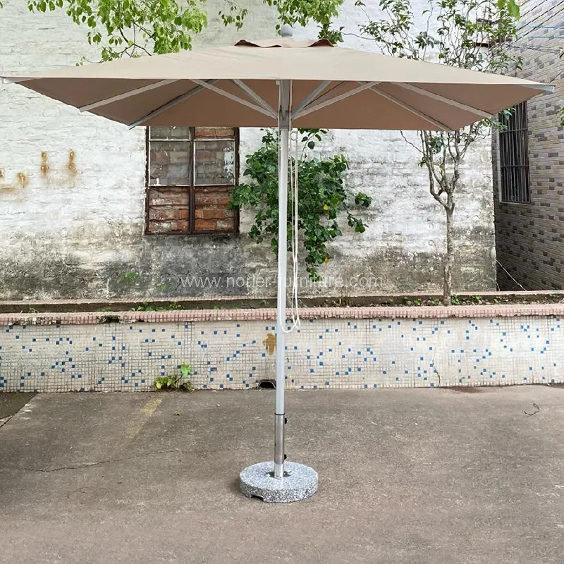 Wasserdichte Outdoor -professionelle Parasolsäule -Regenschirm